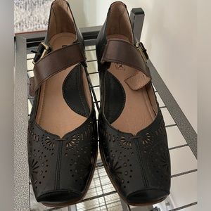 Beautiful made Pikolinos. Brand new. Never worn.